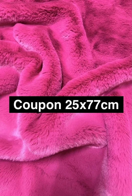 Coupon tissu fausse fourrure douce et épaisse à poils mi-longs rose fuchsia 25cm x 77cm