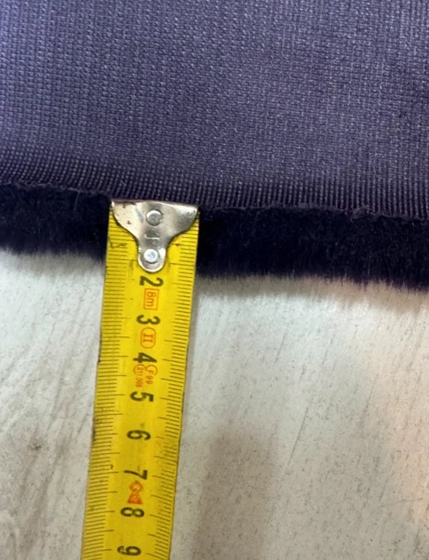 Coupon tissu fausse fourrure à poils mi longs violine prune 30cm x 102cm