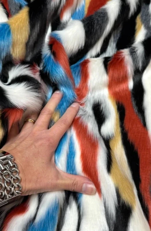 Coupon tissu fausse fourrure originale multicolore à poils mi-longs 30cm x 80cm