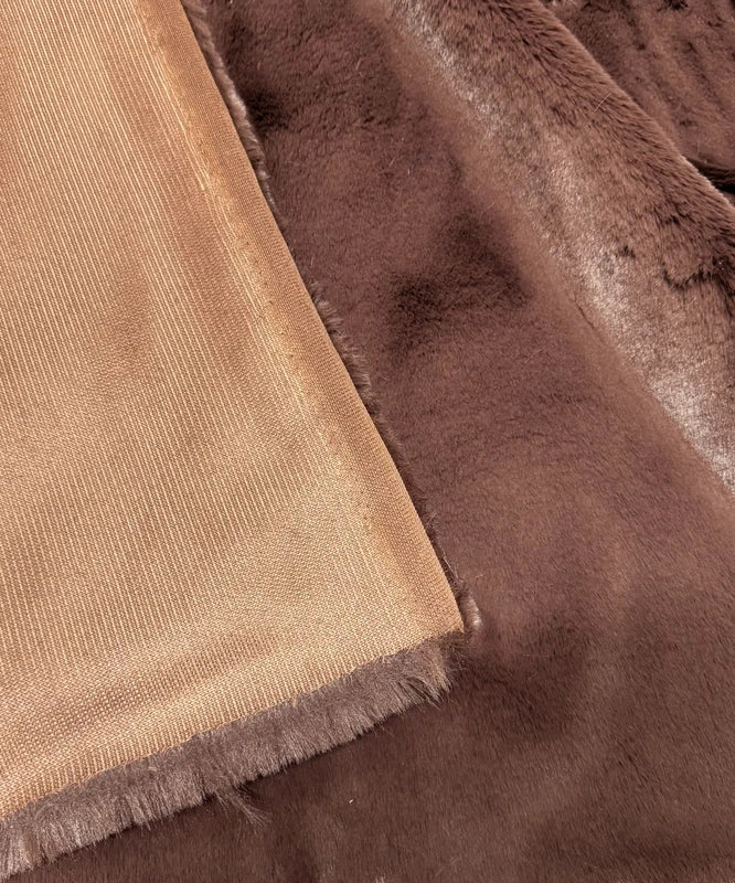 Coupon tissu fausse fourrure très douce et de qualité à poils mi-longs marron 30cm x 155cm