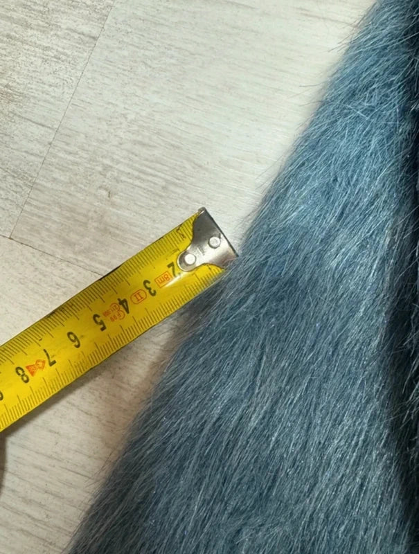 Coupon tissu très doux fausse fourrure légère à poils mi-longs bleu 30cm x 155cm