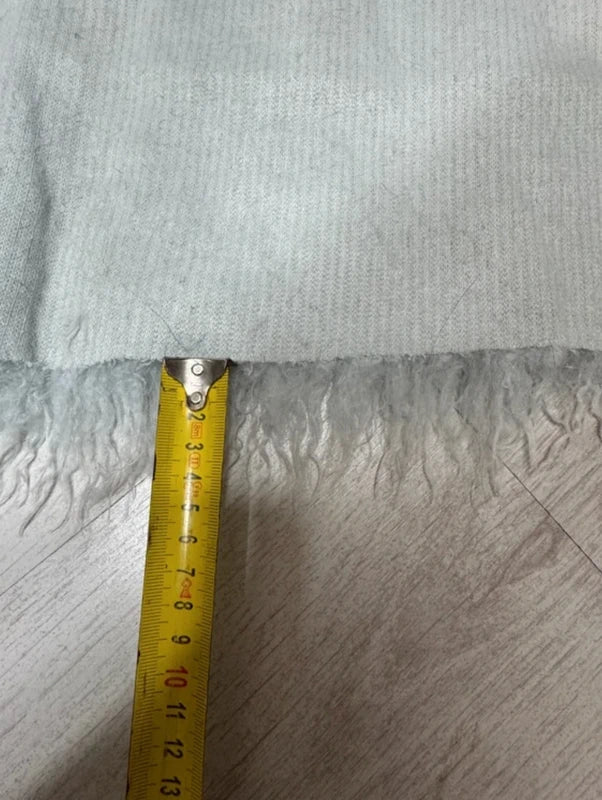 Coupon tissu fausse fourrure frisée bleu clair menthe très douce à poils longs 30cm x 155cm