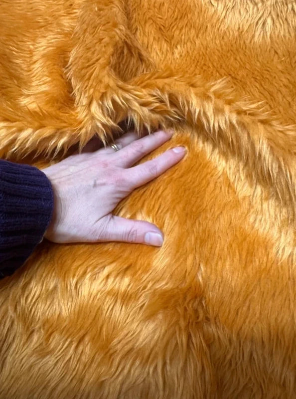 Coupon tissu fausse fourrure à poils longs marron caramel 30cm x 155cm