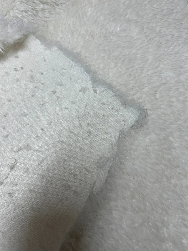 Coupon tissu fausse fourrure douce à poils mi-longs frisés blanc 30cm x 70cm