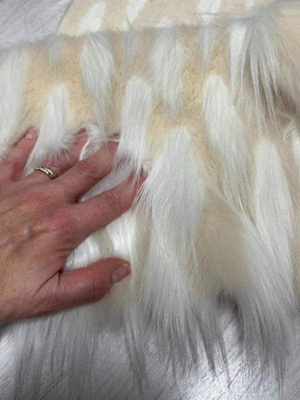 Fausse fourrure crème & blanc poils longs 4/5 cm – Coupon 21×100 cm