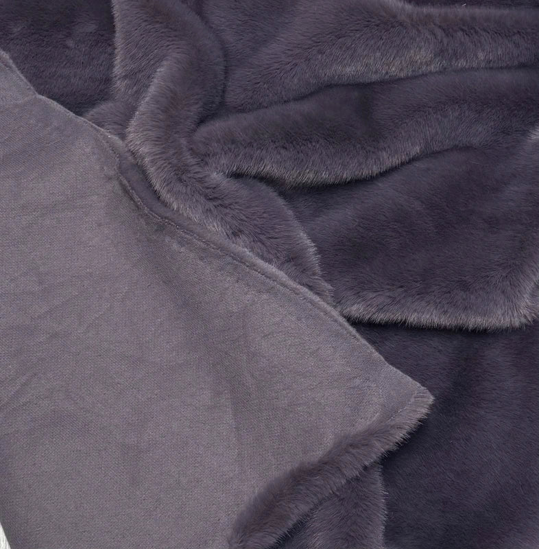 Coupon tissu fausse fourrure douce qualité à poils mi longs violine prune 30cm x 110cm