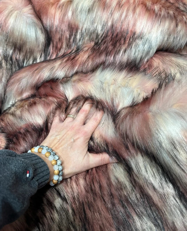 Fausse fourrure rose & beige nuancée poils longs 4/5 cm – Coupon 20×157 cm