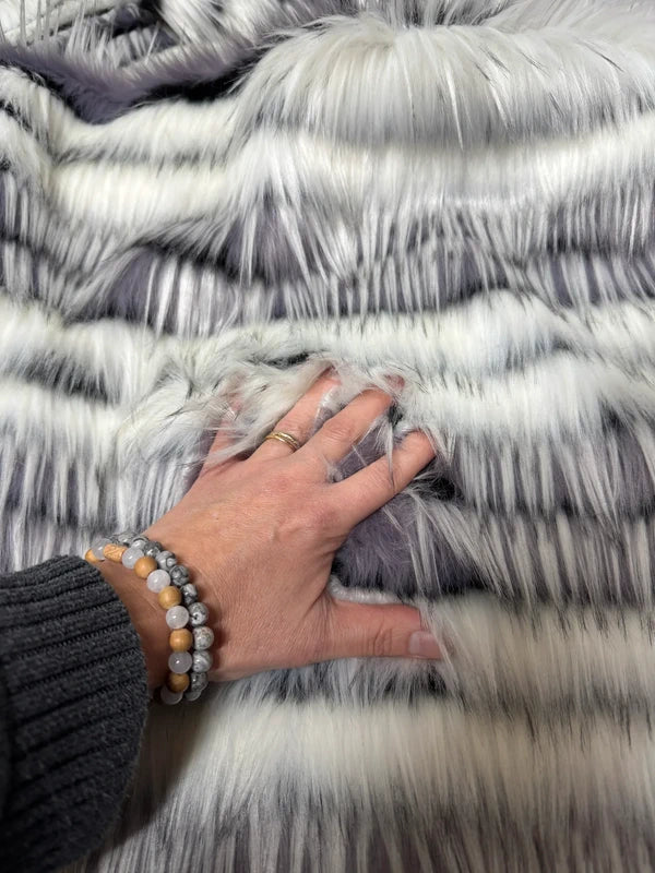 Fausse fourrure blanche & violette nuancée poils longs 4/5 cm – Coupon 20×160 cm