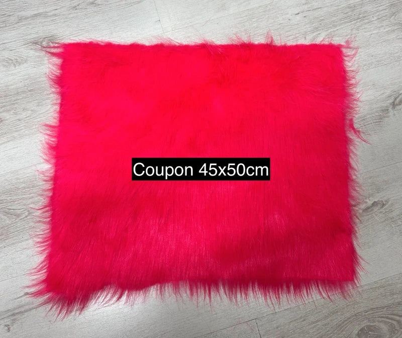 Coupon tissu fausse fourrure légère à poils longs rose fluo 45cm x 50cm