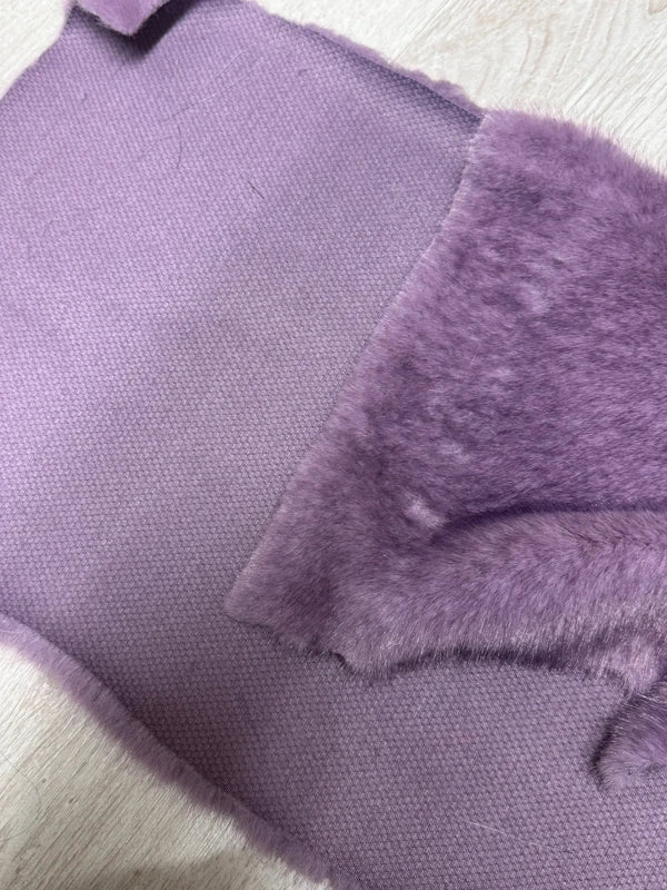 Coupon tissu fausse fourrure douce de qualité violet lilas à poils mi-longs 20cmx84cm