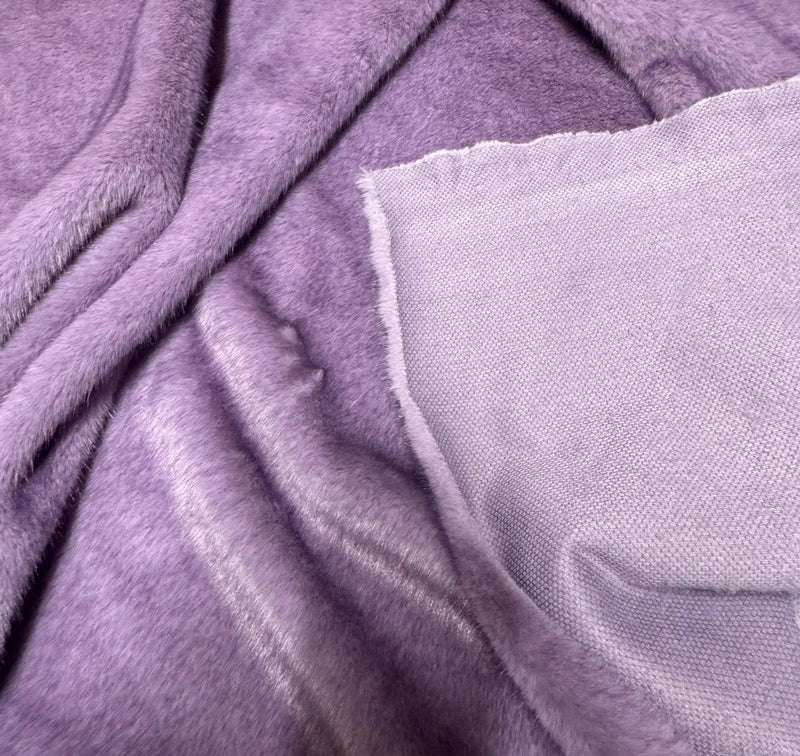 Coupon tissu fausse fourrure douce de qualité violet lilas à poils mi-longs 30cmx155cm