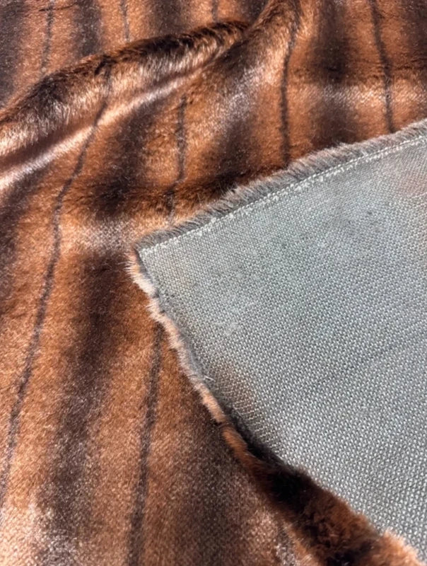 Coupon tissu fausse fourrure douce et de qualité à poils mi-longs marron roux 30cm x 67cm