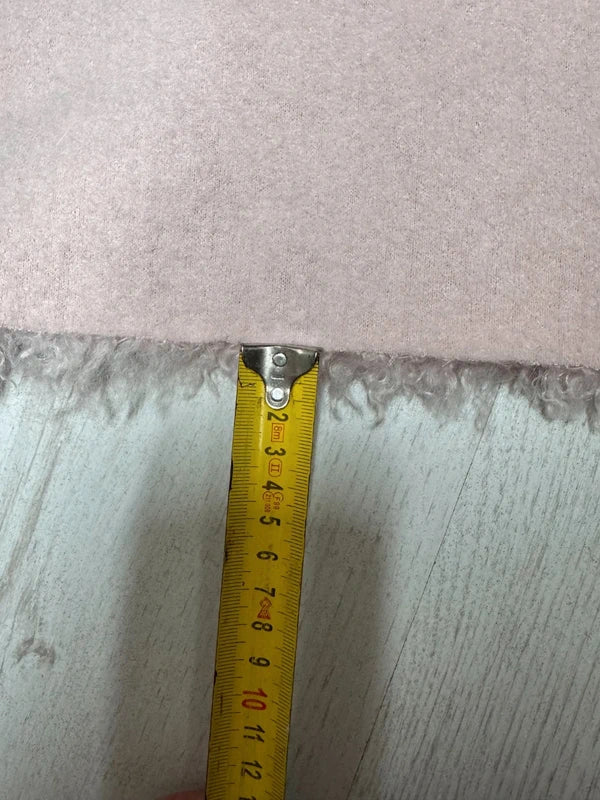 Coupon tissu fausse fourrure douce à poils mi-longs frisé rose clair 30cmx85cm