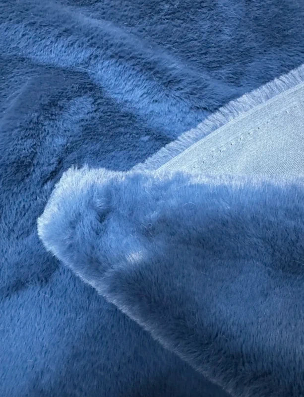 Coupon couture tissu fausse fourrure très douce et épaisse à poils mi-longs bleu/violet 24cm x 152cm