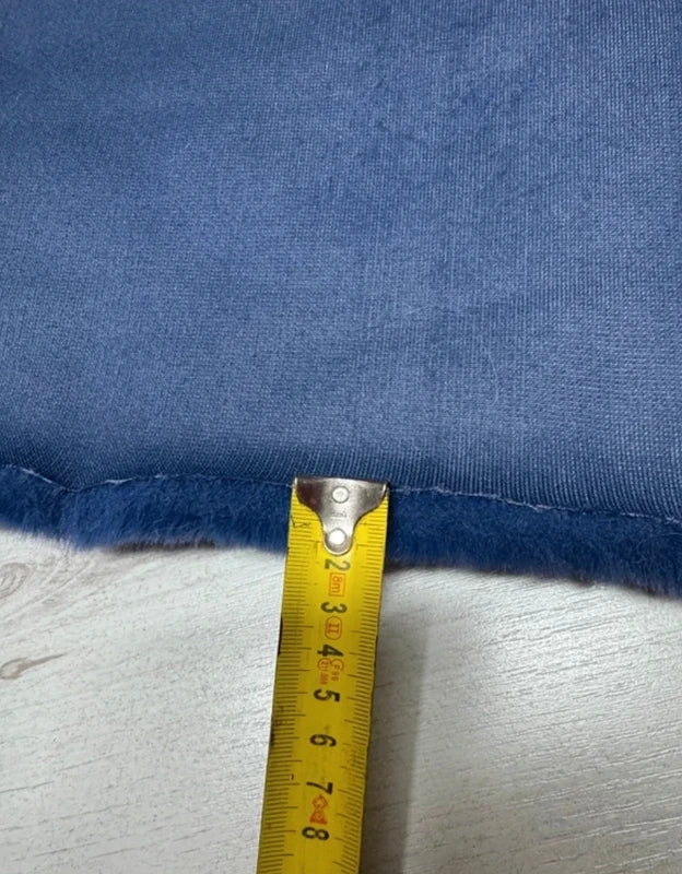 Coupon couture tissu fausse fourrure très douce et épaisse à poils mi-longs bleu/violet 24cm x 152cm