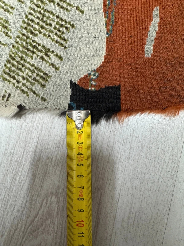 Fausse fourrure imprimée effet BD – Douce – Poils mi-longs 1,5 cm – Coupon 30×125 cm