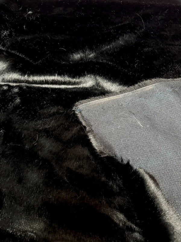 Coupon tissu fausse fourrure douce de qualité noir à poils moyens 30cmx155cm