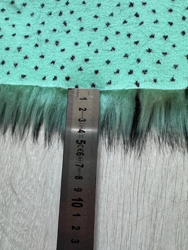 Coupon tissu de qualité fausse fourrure à poils longs doux vert et noir 45cm x 36cm