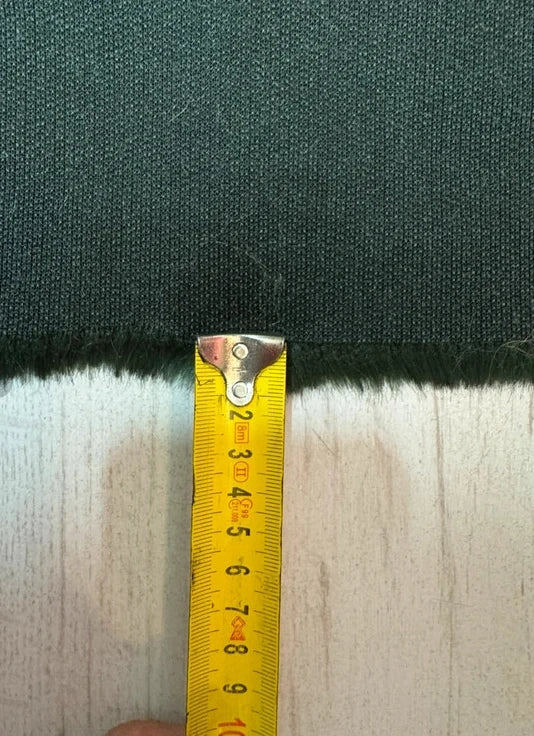 Coupon tissu fausse fourrure très douce à poils mi-longs vert foncé 30cm x 150cm