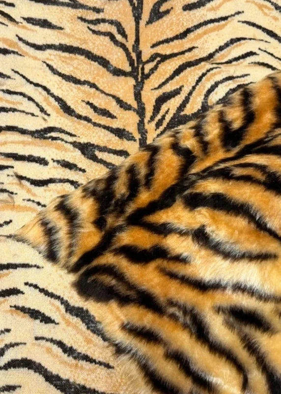 Coupon tissu fausse fourrure douce, et légère à mi-poils longs imprimé marron et jaune 30cm x 153cm