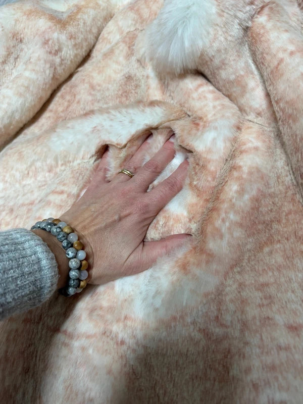 Fausse fourrure poil long 2,5 cm beige rosé – qualité premium – coupon 30×160 cm