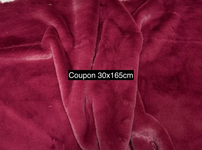 Fausse fourrure bordeaux framboisé poil mi-long 2 cm – qualité premium – coupon 30×165 cm