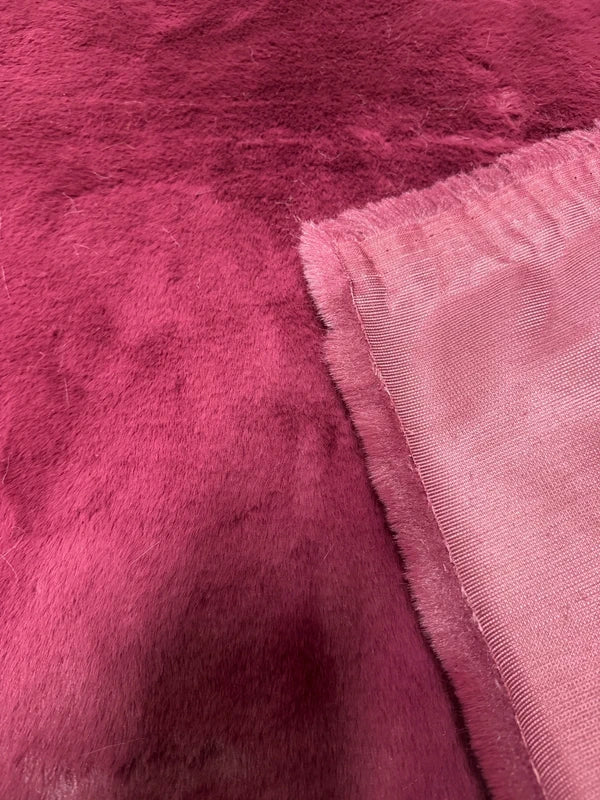Fausse fourrure bordeaux framboisé poil mi-long 2 cm – qualité premium – coupon 30×165 cm