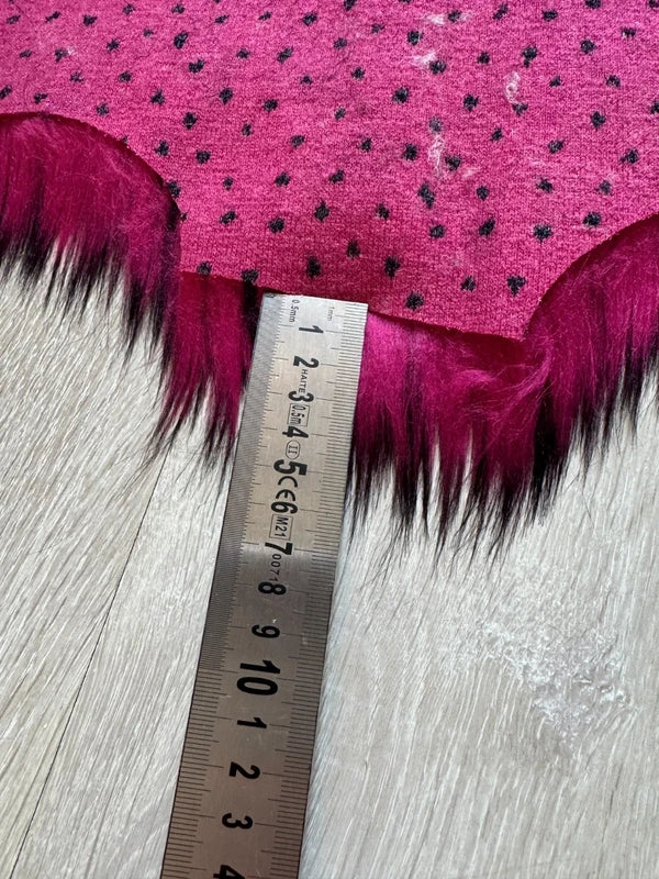 Fausse fourrure de qualité à poils longs doux fuchsia et noir 23cm x 80cm