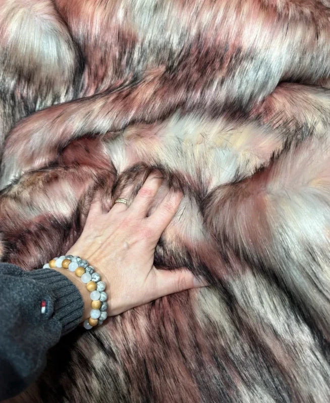 Fausse fourrure rose & beige nuancée poils longs 4/5 cm – Coupon 30×40cm