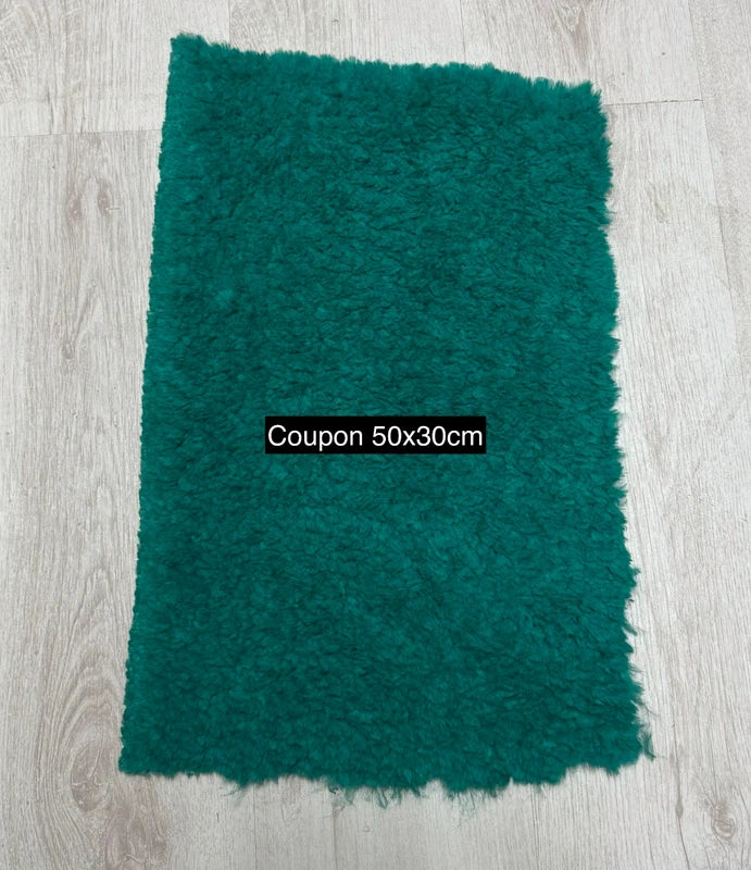 Coupon couture tissu fausse fourrure douce et épaisse à poils mi-longs vert émeraude 50cm x 30cm
