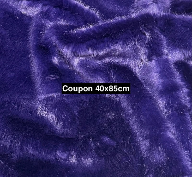 Coupon tissu fausse fourrure douce et épaisse violet à poils mi-longs 40cm x 85cm