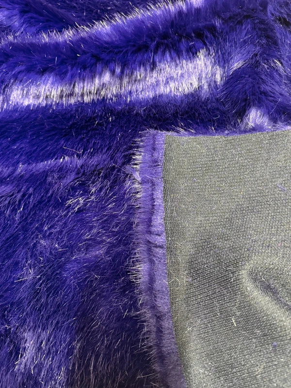 Coupon tissu fausse fourrure douce et épaisse violet à poils mi-longs 30cm x 83cm