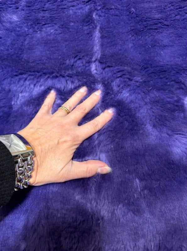 Coupon tissu fausse fourrure légère à poils mi-longs violet 32cm x 78cm