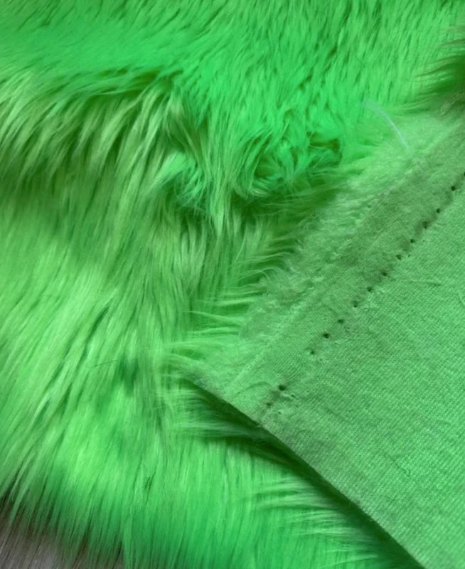 Coupon de qualité de fausse fourrure à poils longs doux vert fluo 17cm x 80cm