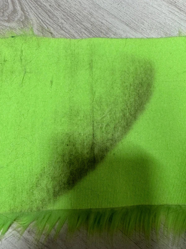 Coupon de qualité de fausse fourrure à poils longs doux vert fluo 17cm x 80cm