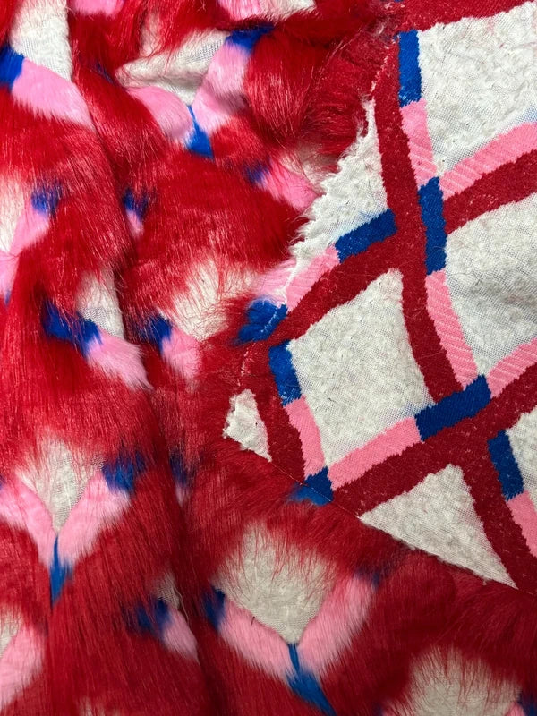 Coupon fausse fourrure originale texturé à poils mi-longs rouge bleu blanc 30cm x 156cm