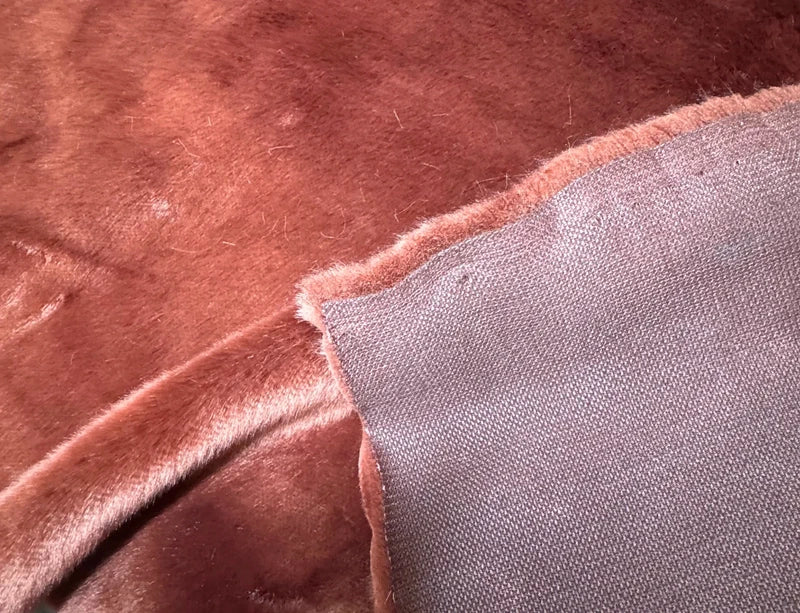 Coupon tissu fausse fourrure très douce et de qualité à poils mi-longs marron cuivré 30cm x 150cm