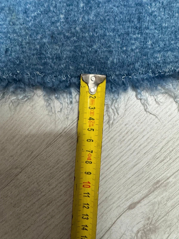 Coupon fausse fourrure frisée bleu mèches blanches très douce à poils longs 30cm x 152cm