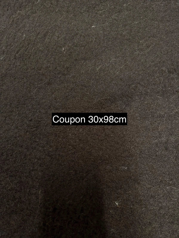 Coupon fausse fourrure épaisse et rigide à poils mi-longs marron foncé 30cm x 98cm