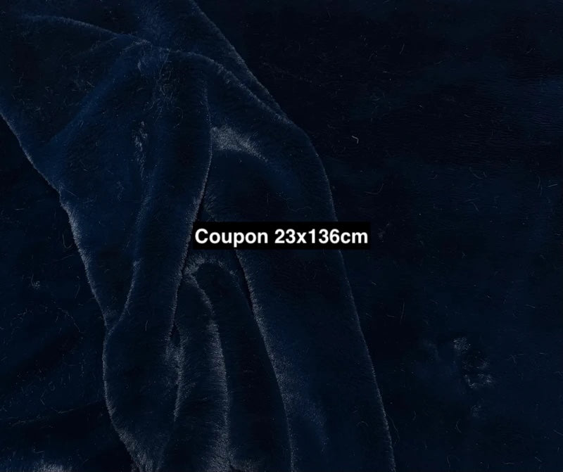 Coupon fausse fourrure très douce à poils mi-longs bleu marine 23cm x 136cm