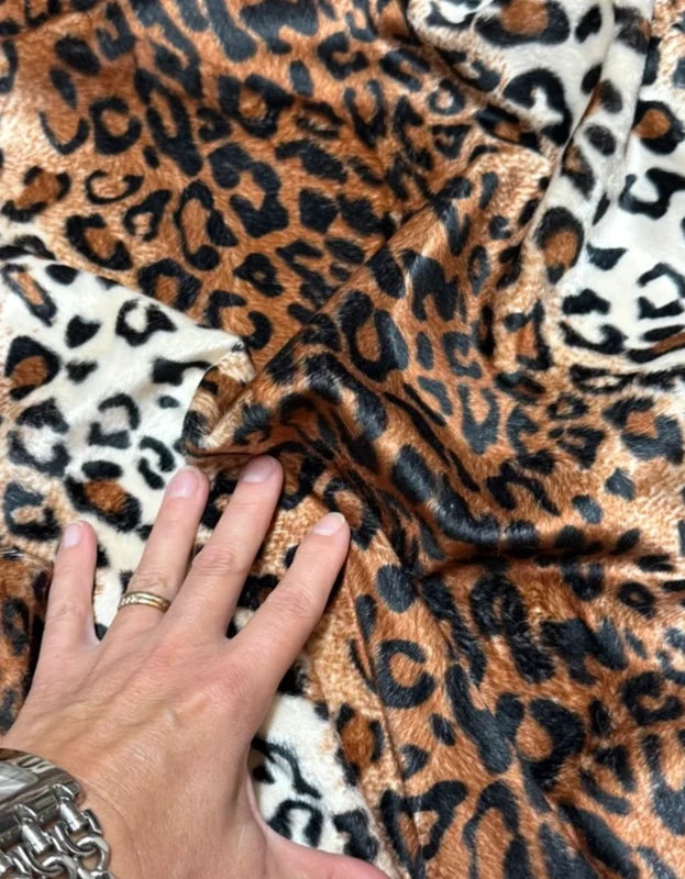 Coupon tissu fausse fourrure légère et ras à poils courts imprimée marron noir beige 35cmx119cm