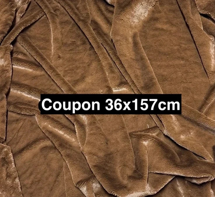 Coupon tissu fausse fourrure douce à poils courts marron 36cm x 157cm