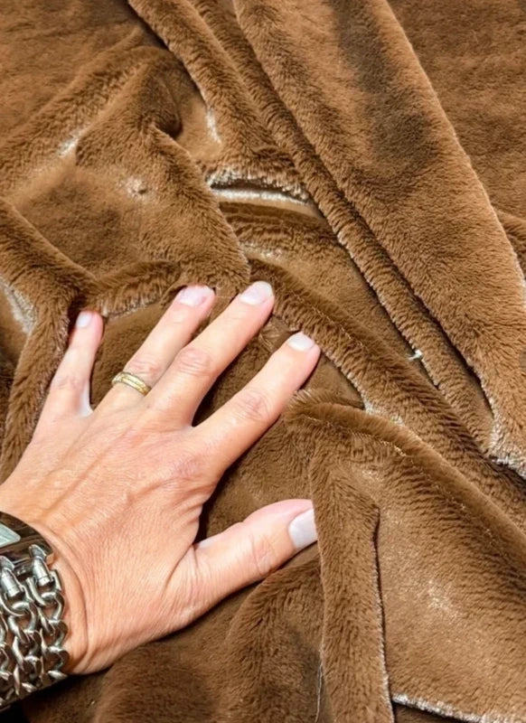 Coupon tissu fausse fourrure douce à poils courts marron 36cm x 157cm