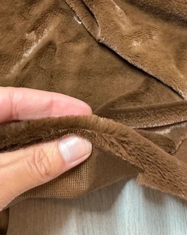 Coupon tissu fausse fourrure douce à poils courts marron 36cm x 157cm