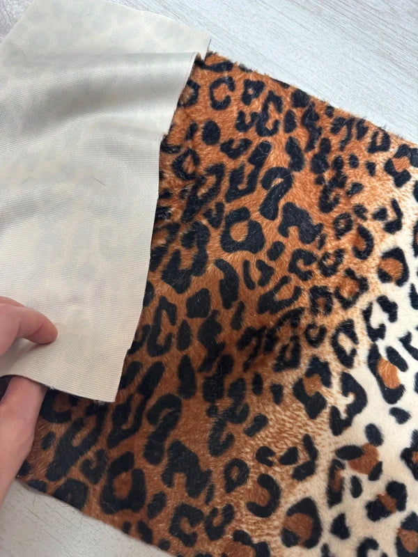 Coupon tissu fausse fourrure légère et ras à poils courts imprimée marron noir beige