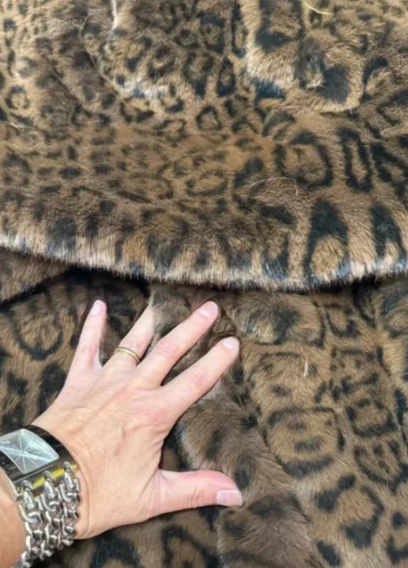 Coupon fausse fourrure douce à poils mi-longs imprimée marron et noir 30cm x 100cm