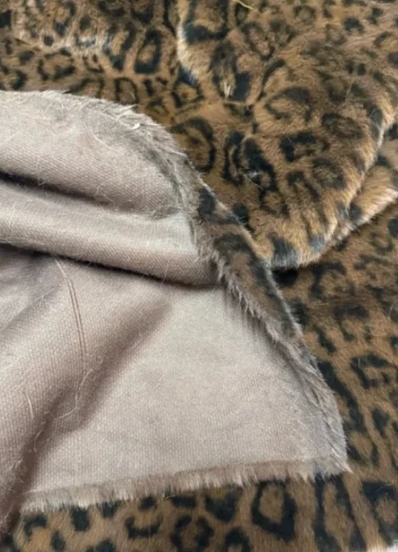 Coupon fausse fourrure douce à poils mi-longs imprimée marron et noir 30cm x 100cm