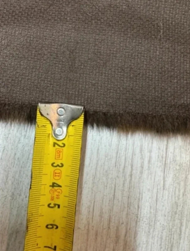 Coupon fausse fourrure douce à poils mi-longs imprimée marron et noir 30cm x 100cm