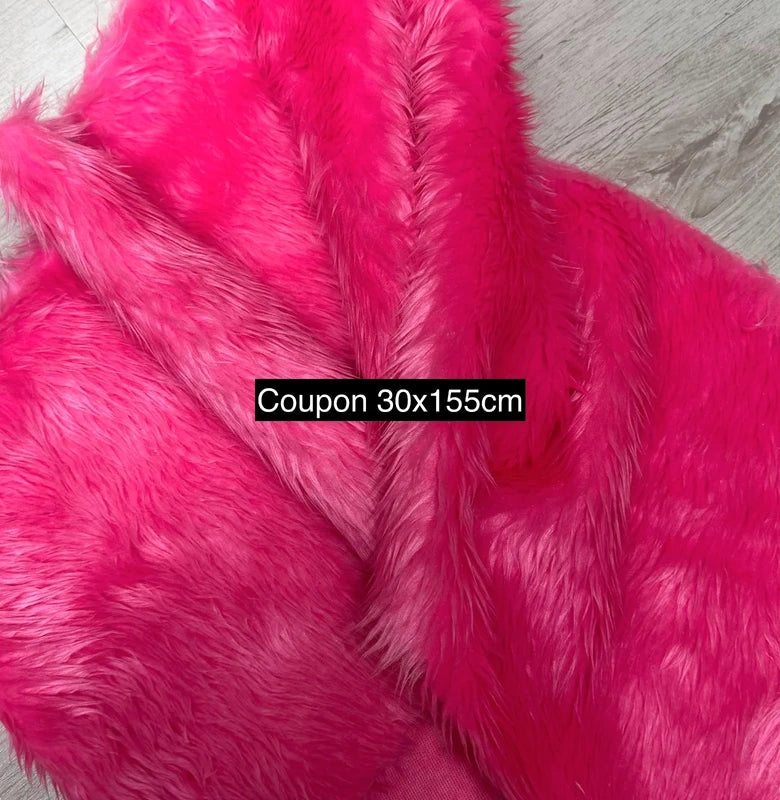 Coupon tissu fausse fourrure douce et légère rose à poils mi-longs 30cm x 155cm
