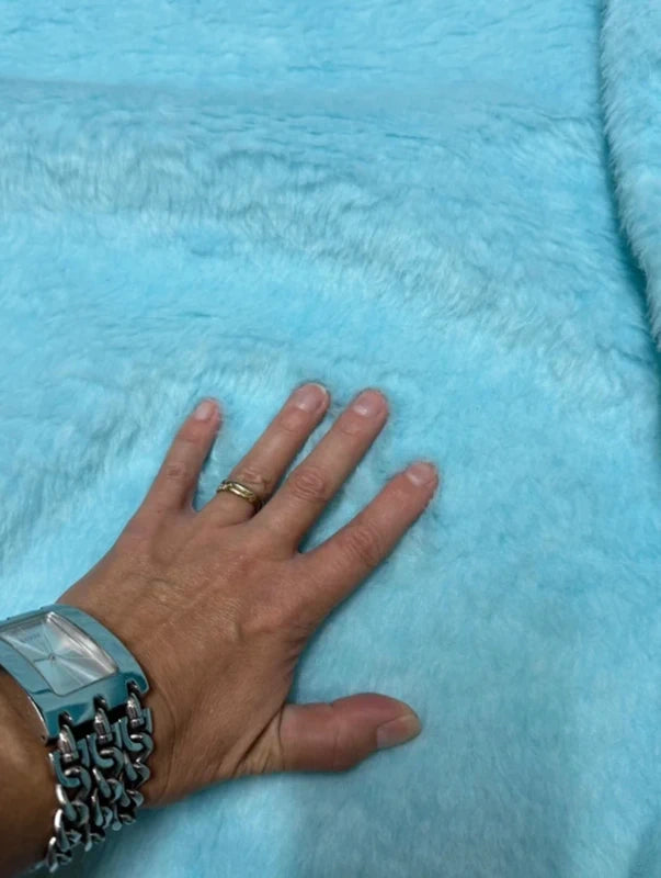 Coupon tissu fausse fourrure légère à poils courts bleu turquoise 30cmx152cm
